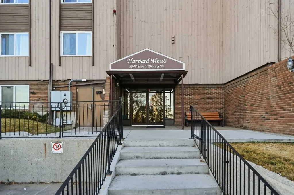 8948 Elbow Drive SW Calgary AB T2V 0H9