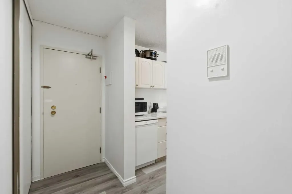 8948 Elbow Drive SW Calgary AB T2V 0H9