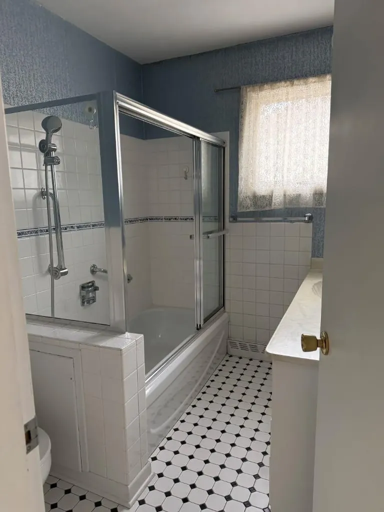 1731 12 Avenue NW Calgary AB T2N 1J3