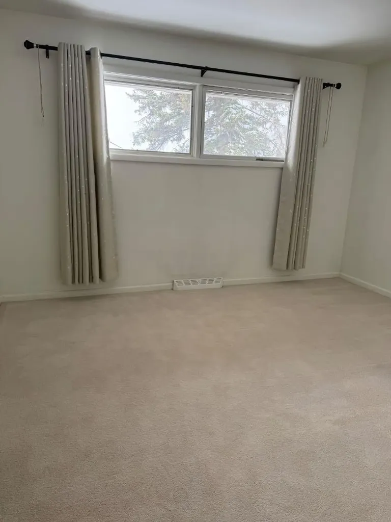 1731 12 Avenue NW Calgary AB T2N 1J3