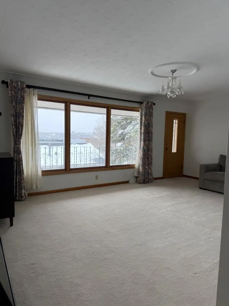 1731 12 Avenue NW Calgary AB T2N 1J3
