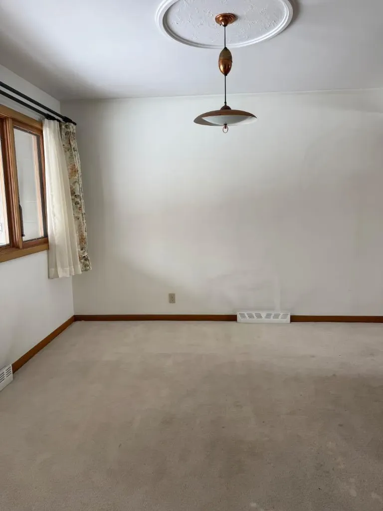 1731 12 Avenue NW Calgary AB T2N 1J3