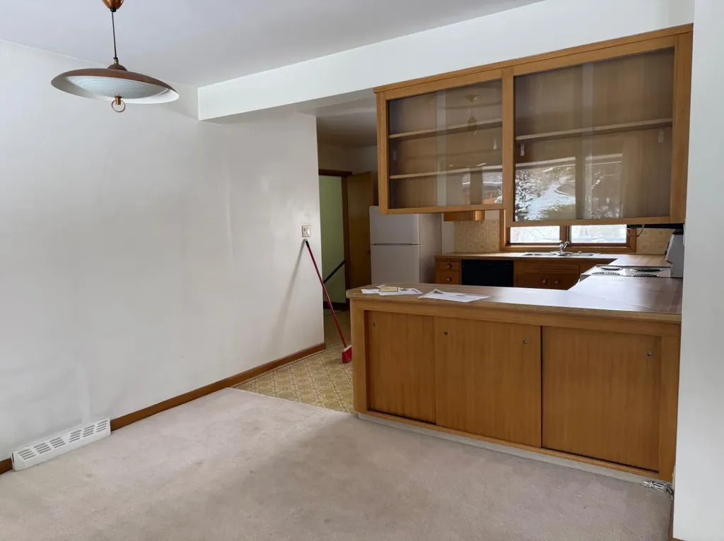 1731 12 Avenue NW Calgary AB T2N 1J3
