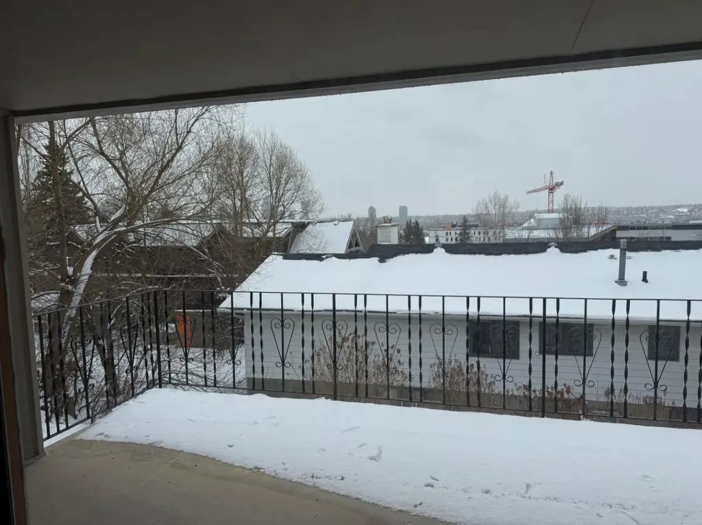 1731 12 Avenue NW Calgary AB T2N 1J3