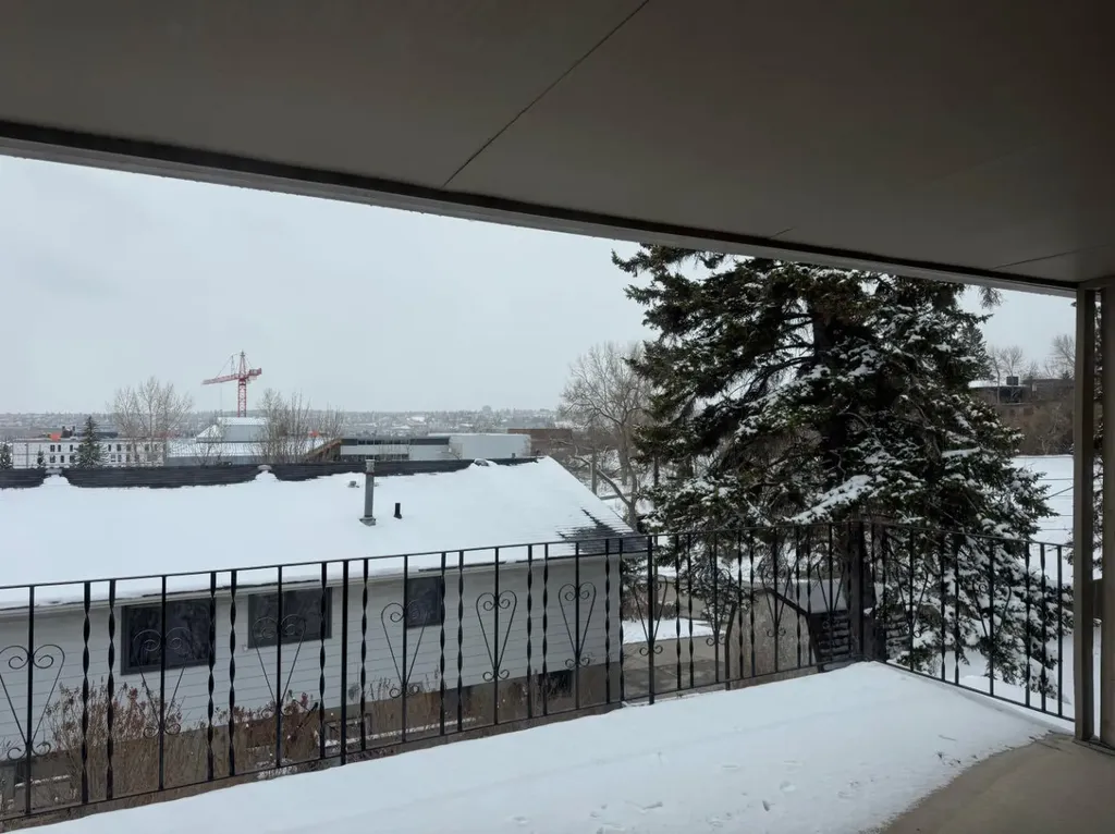 1731 12 Avenue NW Calgary AB T2N 1J3
