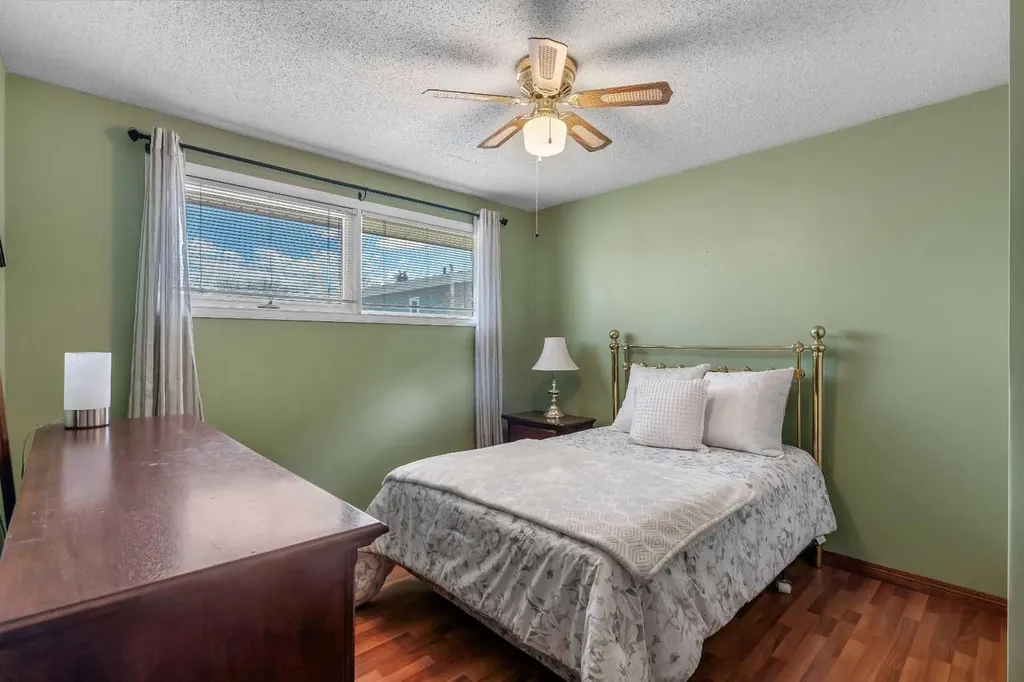 212 Westwood Drive SW Calgary AB T3C 2W3