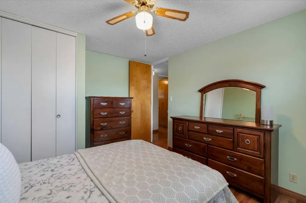 212 Westwood Drive SW Calgary AB T3C 2W3
