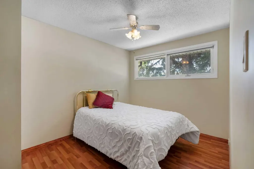 212 Westwood Drive SW Calgary AB T3C 2W3