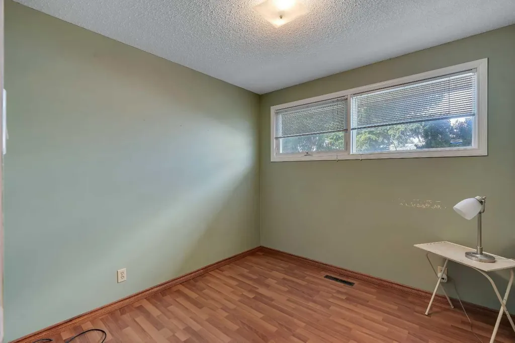 212 Westwood Drive SW Calgary AB T3C 2W3