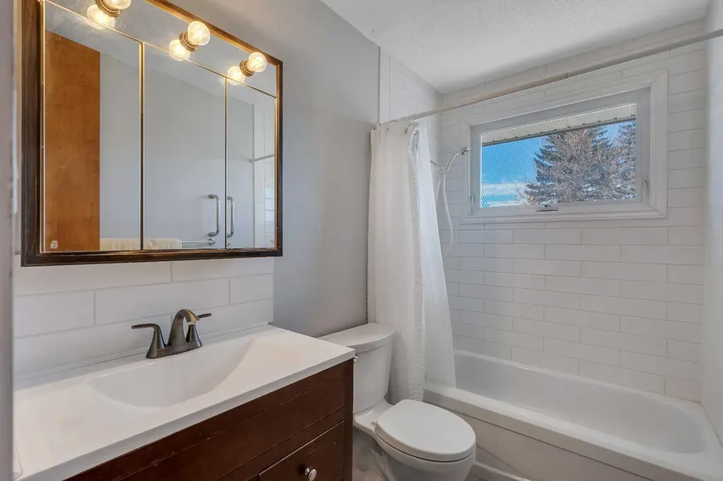 212 Westwood Drive SW Calgary AB T3C 2W3