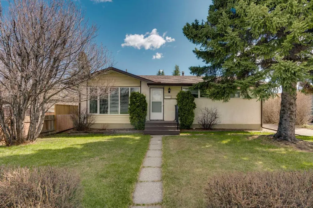 212 Westwood Drive SW Calgary AB T3C 2W3