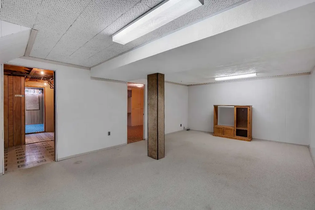 212 Westwood Drive SW Calgary AB T3C 2W3