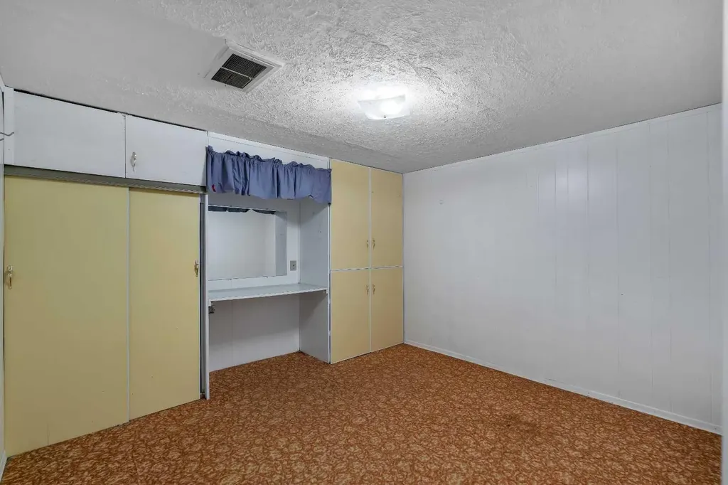 212 Westwood Drive SW Calgary AB T3C 2W3