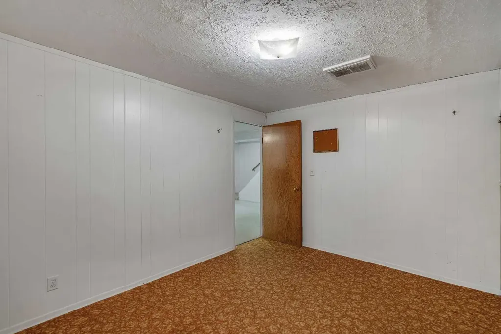 212 Westwood Drive SW Calgary AB T3C 2W3