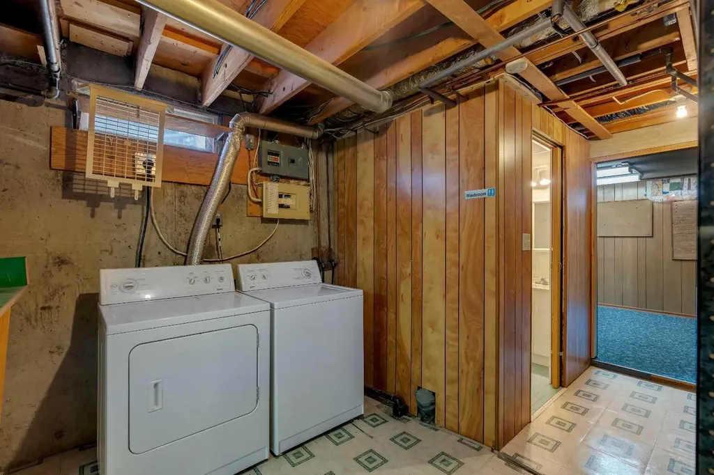 212 Westwood Drive SW Calgary AB T3C 2W3