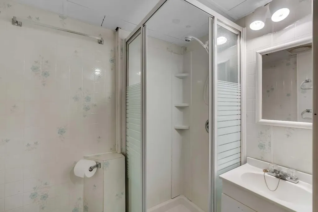 212 Westwood Drive SW Calgary AB T3C 2W3