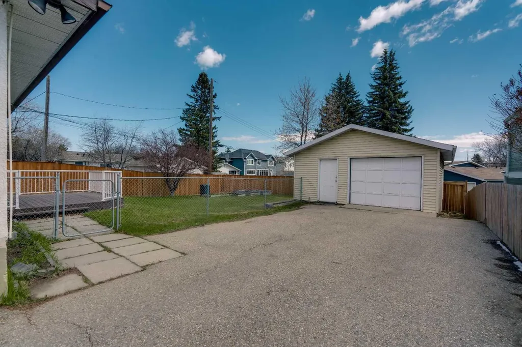 212 Westwood Drive SW Calgary AB T3C 2W3