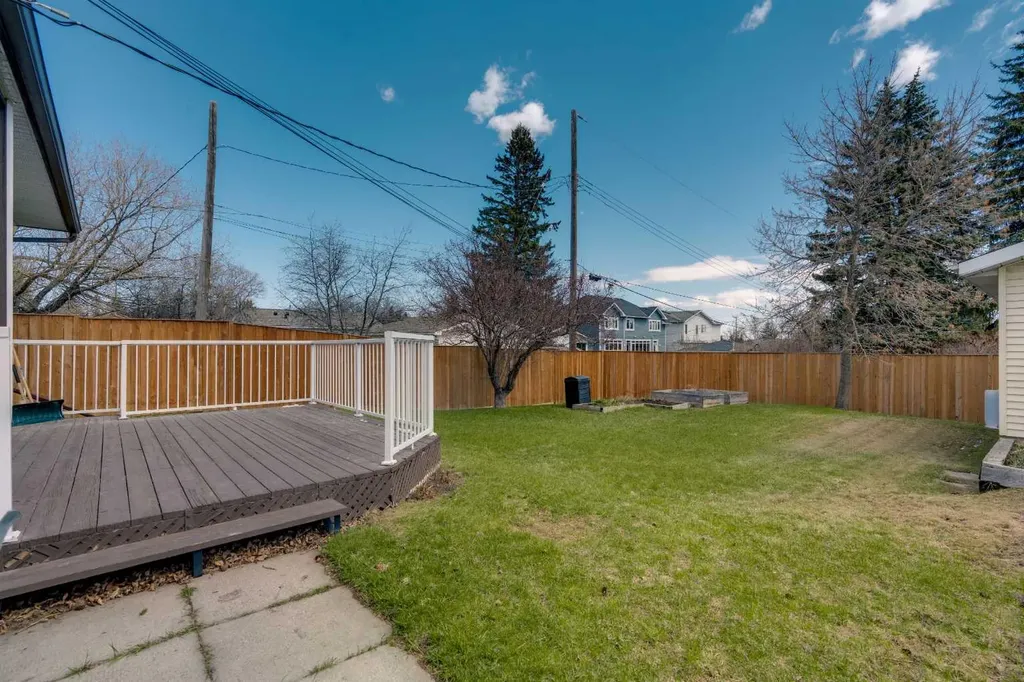 212 Westwood Drive SW Calgary AB T3C 2W3