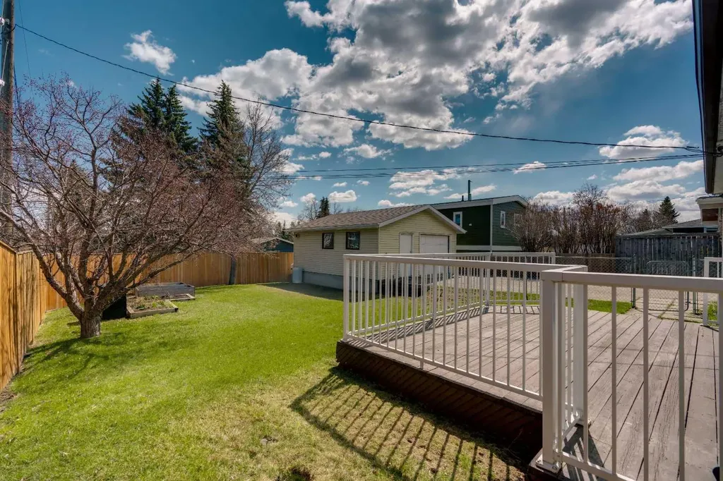 212 Westwood Drive SW Calgary AB T3C 2W3