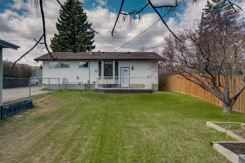 212 Westwood Drive SW Calgary AB T3C 2W3