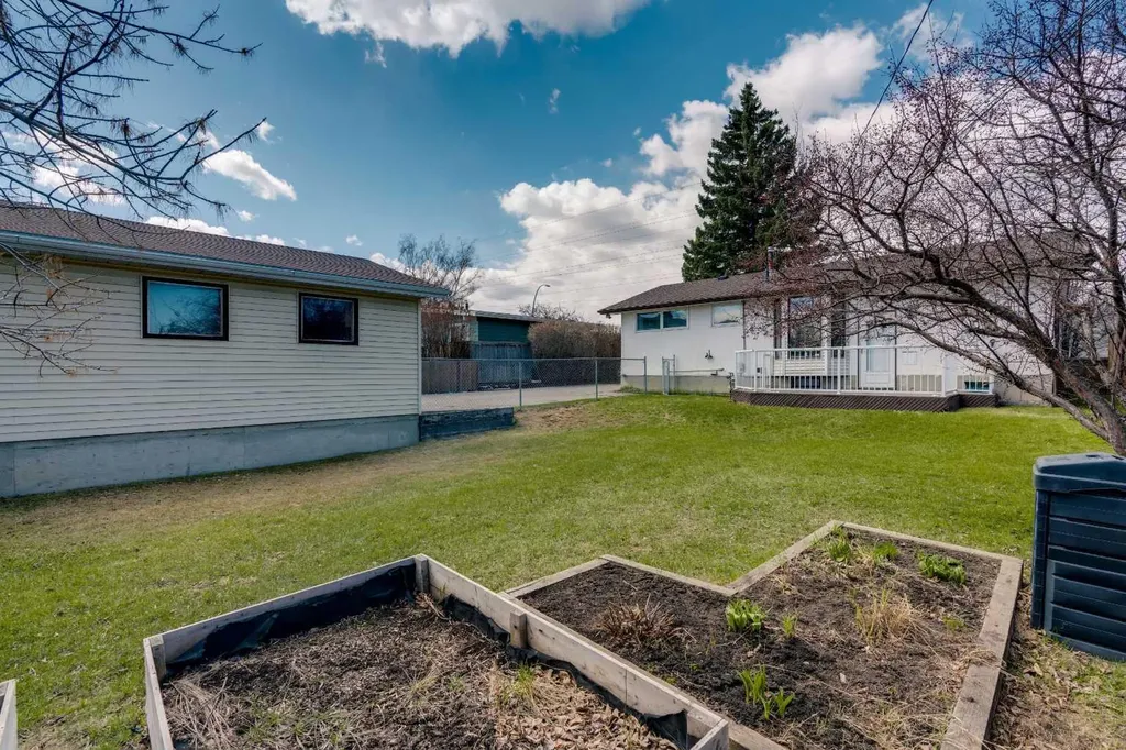 212 Westwood Drive SW Calgary AB T3C 2W3