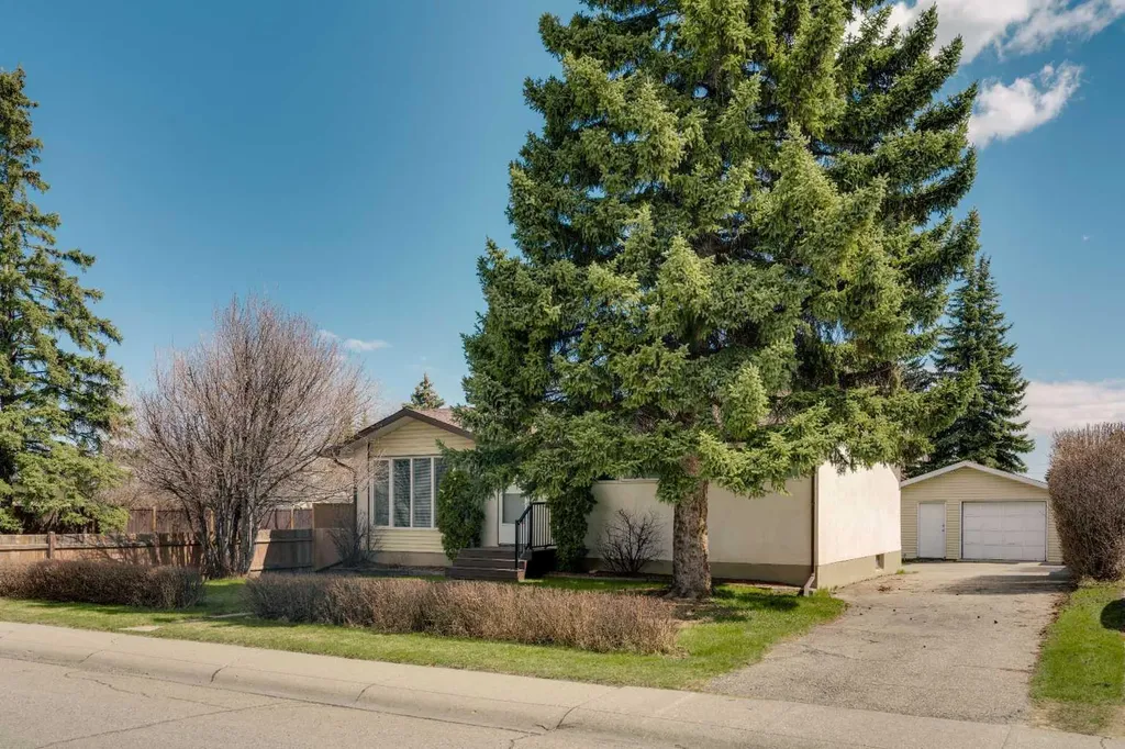 212 Westwood Drive SW Calgary AB T3C 2W3