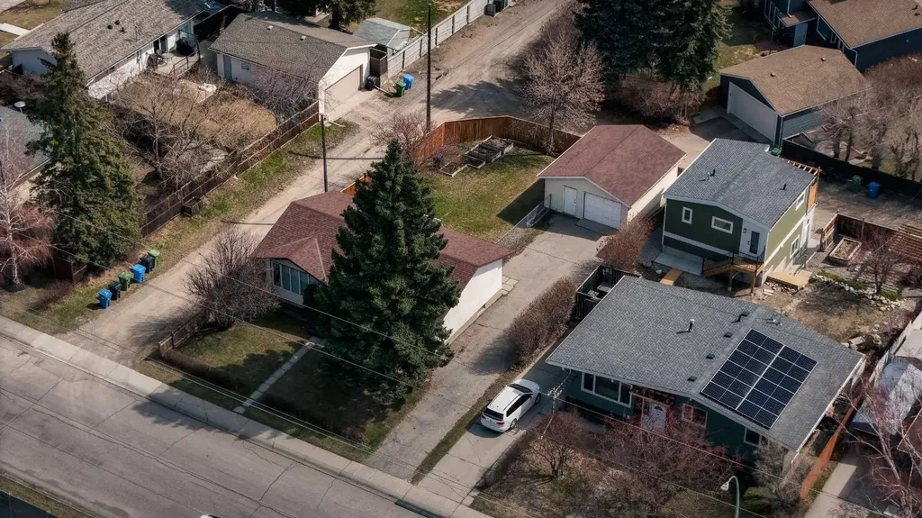 212 Westwood Drive SW Calgary AB T3C 2W3