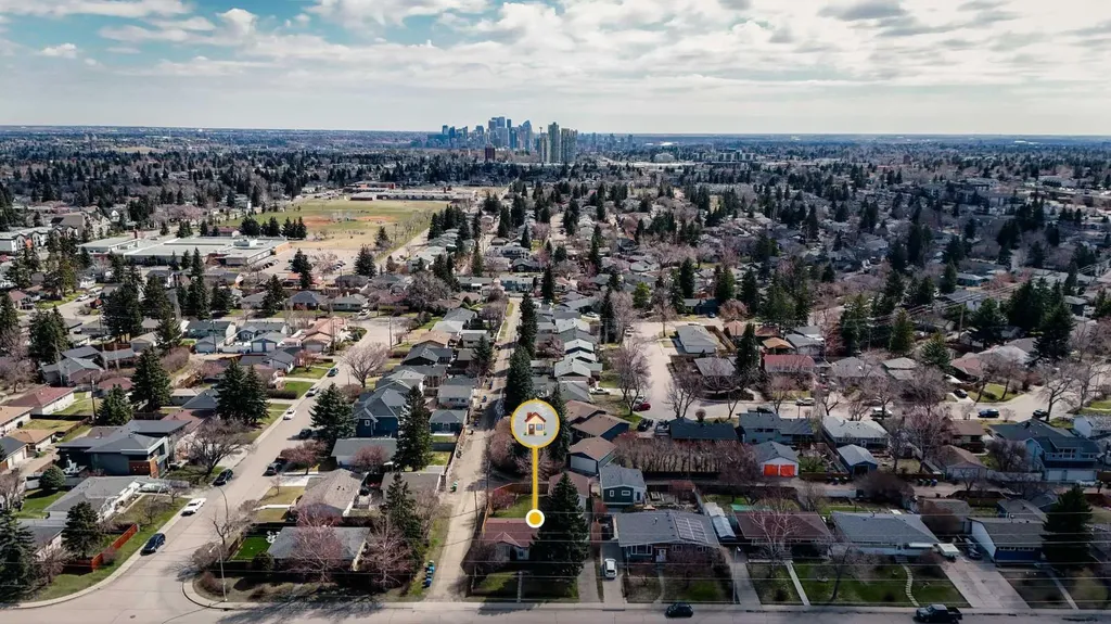 212 Westwood Drive SW Calgary AB T3C 2W3