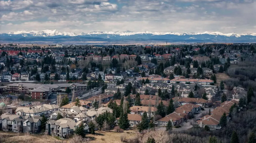 212 Westwood Drive SW Calgary AB T3C 2W3