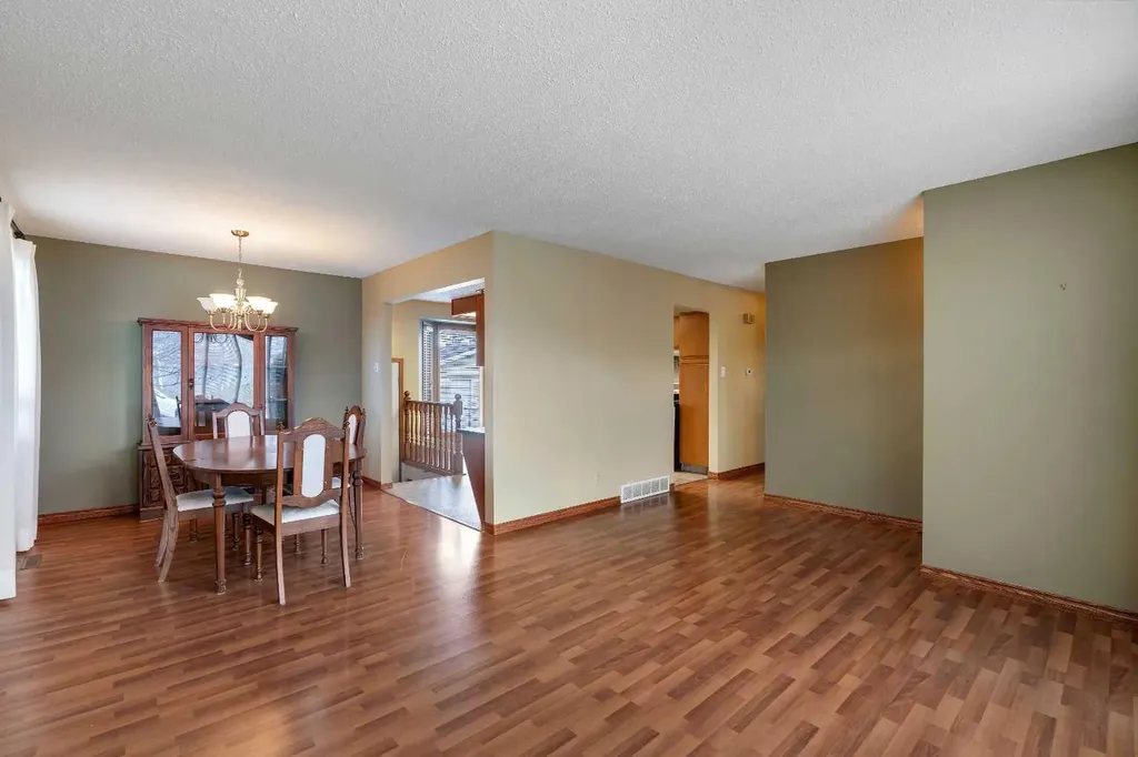212 Westwood Drive SW Calgary AB T3C 2W3
