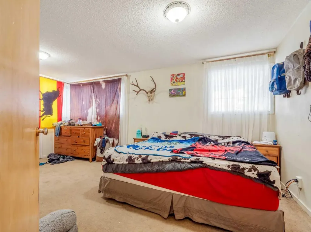 1202 13 Street S Lethbridge AB T1K 1S9