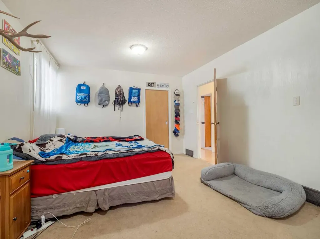 1202 13 Street S Lethbridge AB T1K 1S9