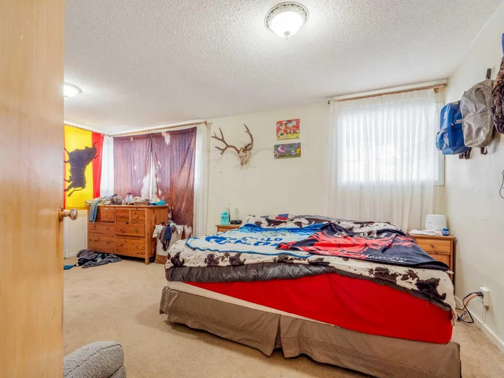 1202 13 Street S Lethbridge AB T1K 1S9