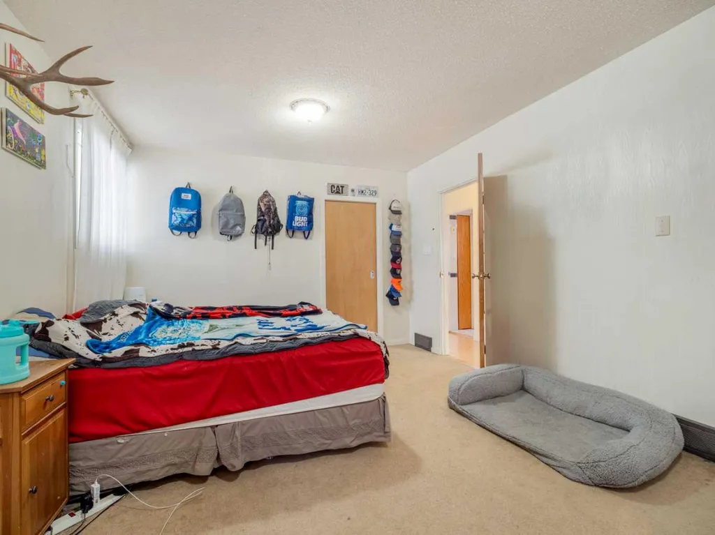 1202 13 Street S Lethbridge AB T1K 1S9