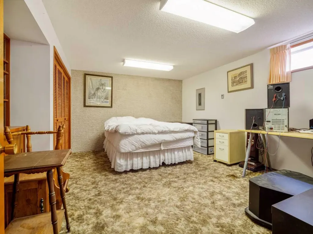 1202 13 Street S Lethbridge AB T1K 1S9