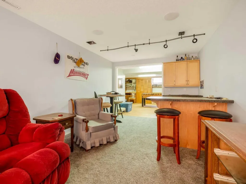 1202 13 Street S Lethbridge AB T1K 1S9