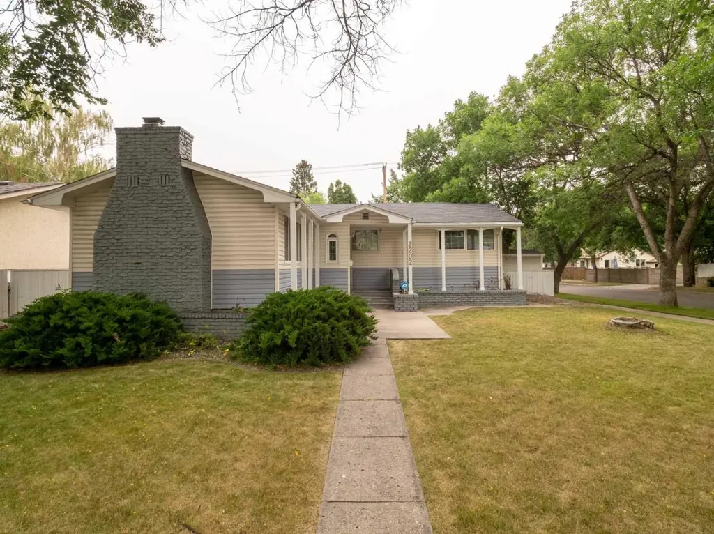 1202 13 Street S Lethbridge AB T1K 1S9