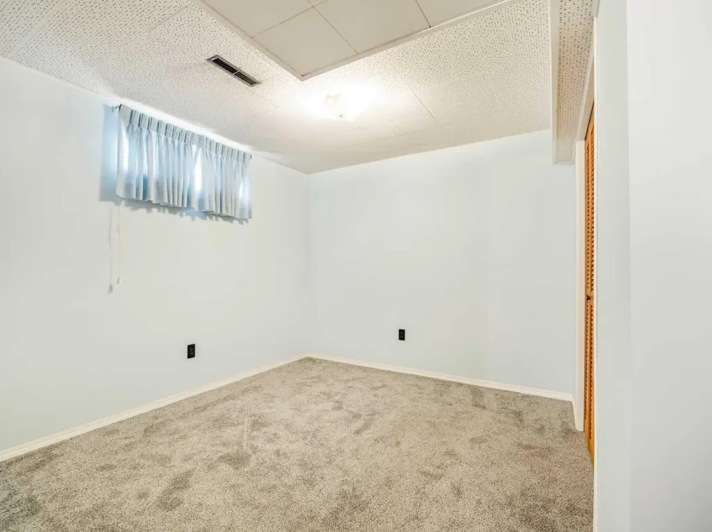 1202 13 Street S Lethbridge AB T1K 1S9