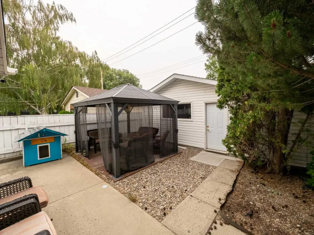 1202 13 Street S Lethbridge AB T1K 1S9