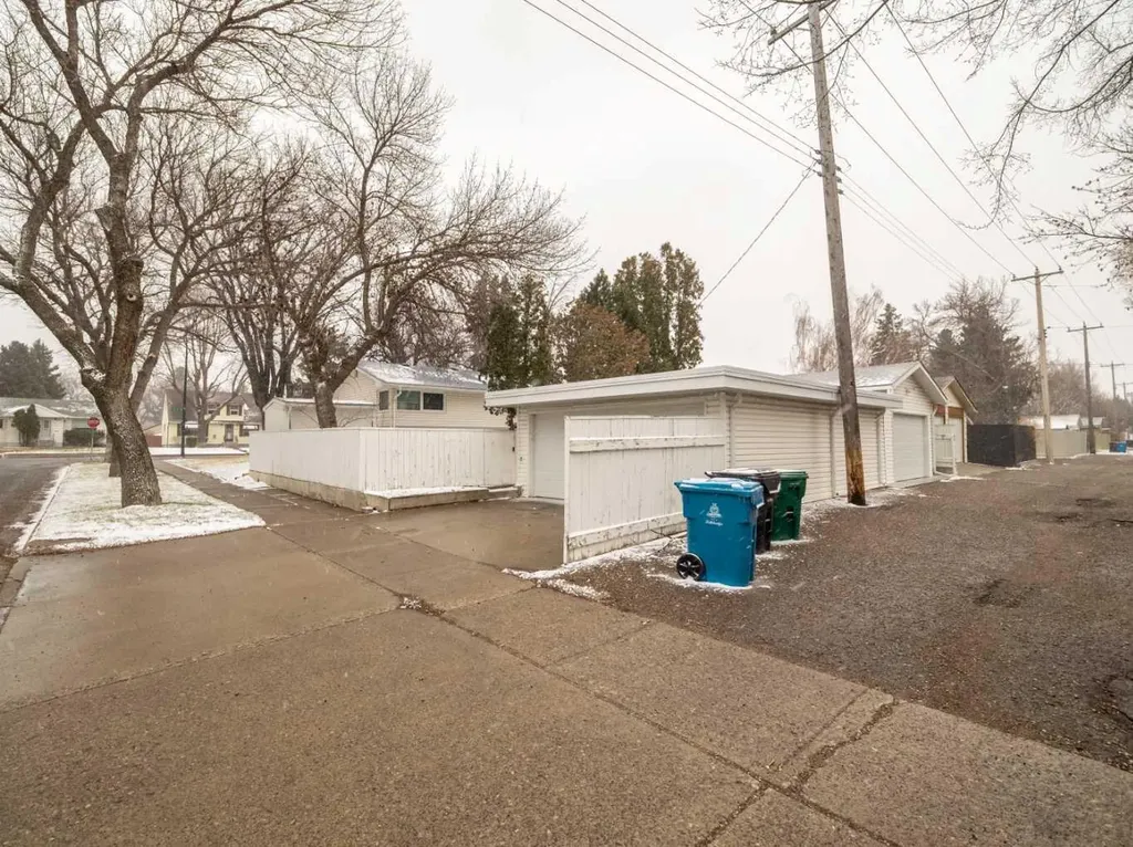 1202 13 Street S Lethbridge AB T1K 1S9