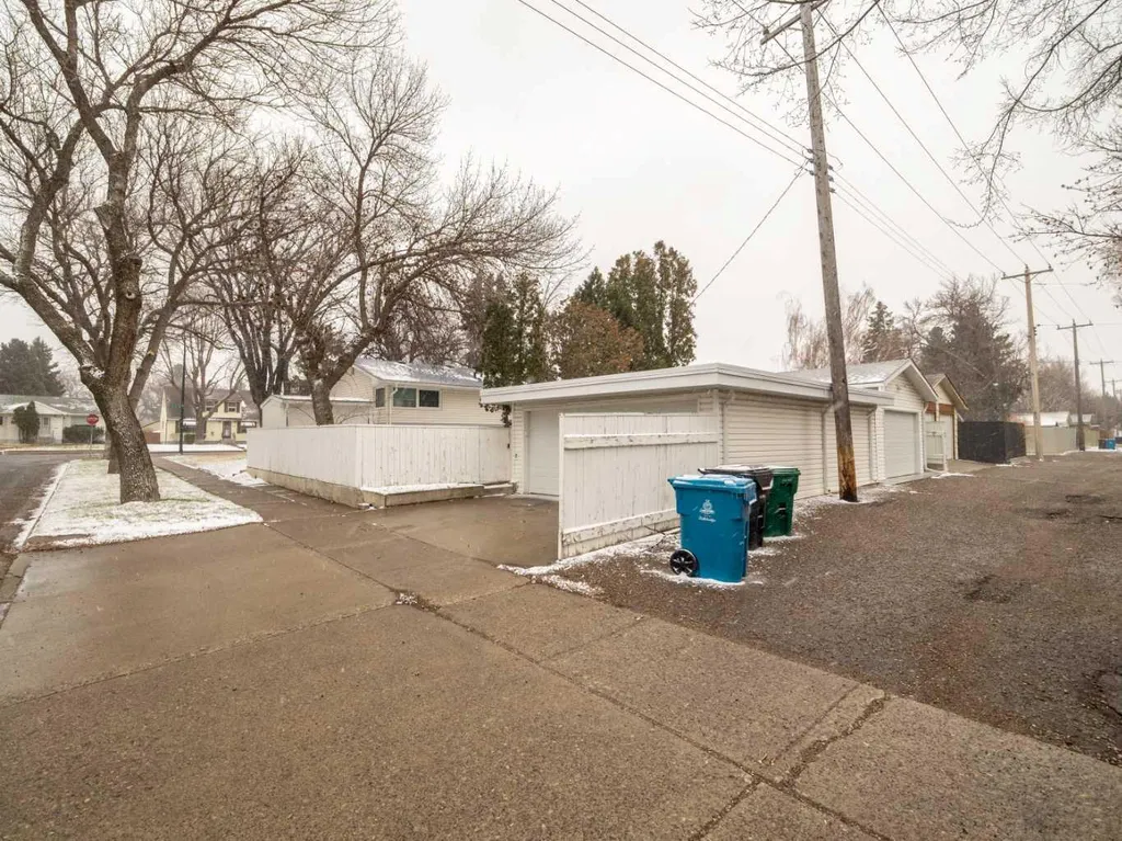 1202 13 Street S Lethbridge AB T1K 1S9