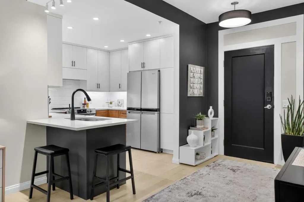 638 11 Avenue SW Calgary AB T2R 0E2