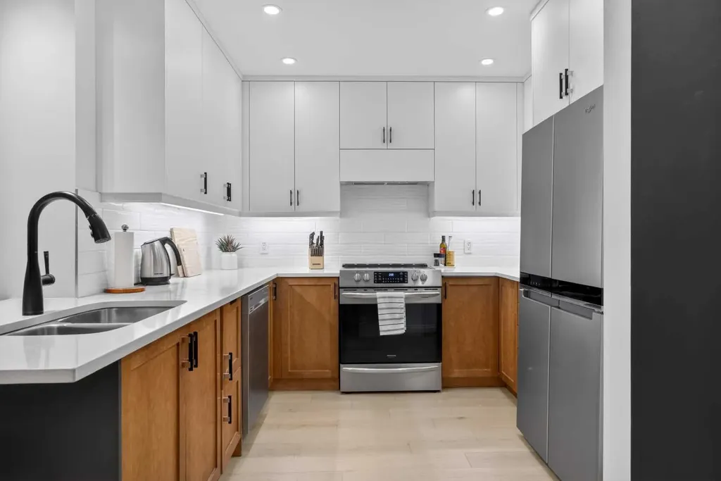 638 11 Avenue SW Calgary AB T2R 0E2