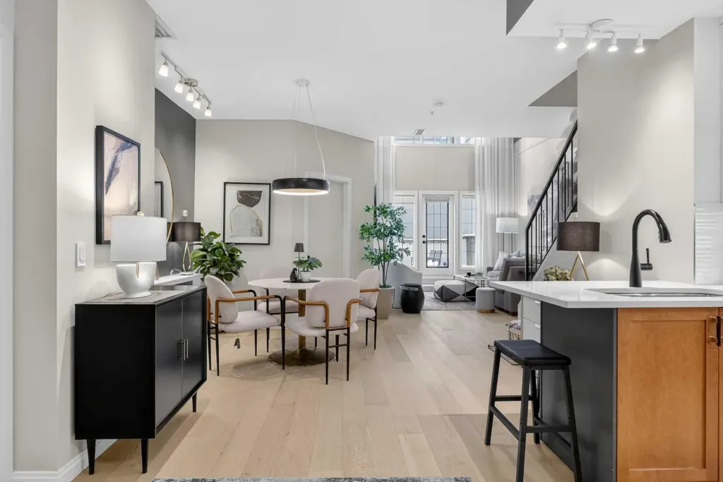 638 11 Avenue SW Calgary AB T2R 0E2