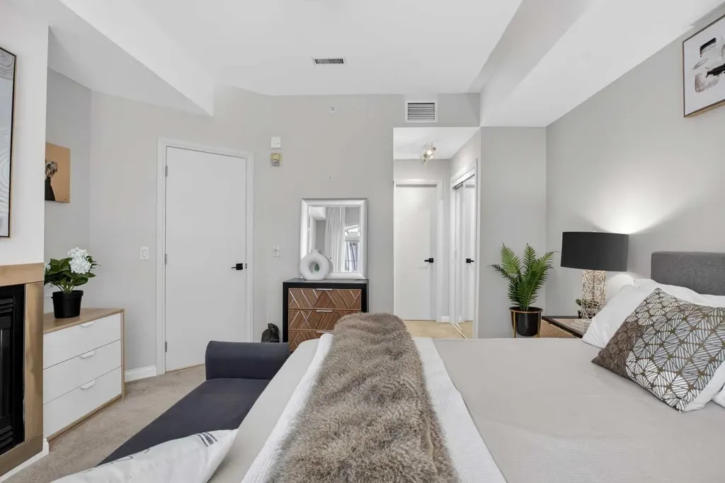 638 11 Avenue SW Calgary AB T2R 0E2