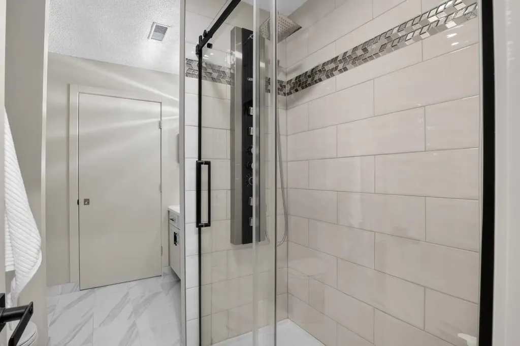 638 11 Avenue SW Calgary AB T2R 0E2