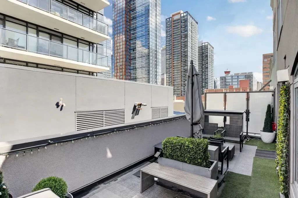 638 11 Avenue SW Calgary AB T2R 0E2