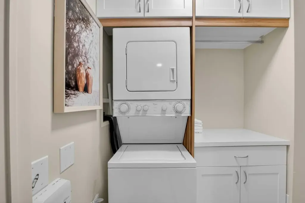 638 11 Avenue SW Calgary AB T2R 0E2