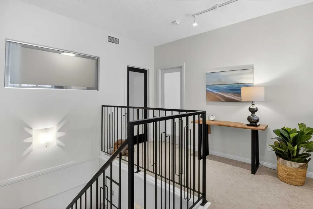 638 11 Avenue SW Calgary AB T2R 0E2