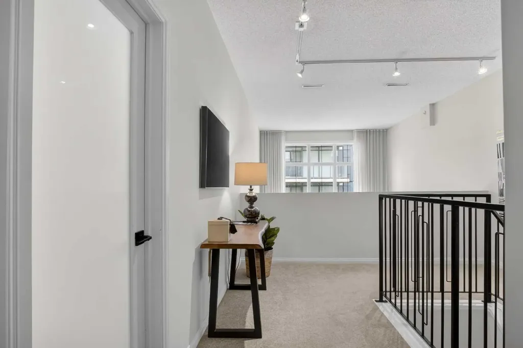 638 11 Avenue SW Calgary AB T2R 0E2